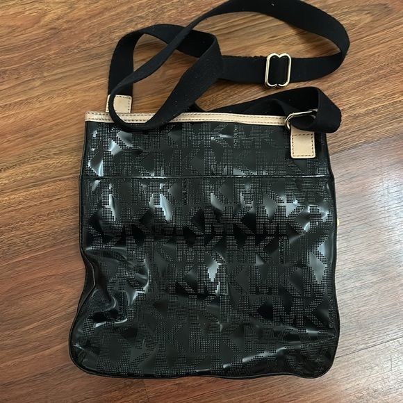 Michael Kors Patent Leather Adjustable Strap Crossbody Shoulder Bag Black - Picture 5 of 8